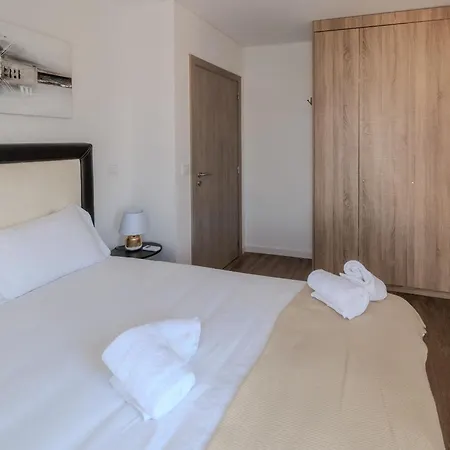 Apartament Terrace Flat By House And People