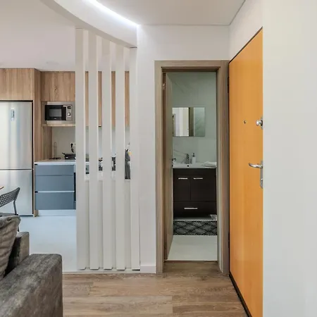 Terrace Flat By House And People 아파트