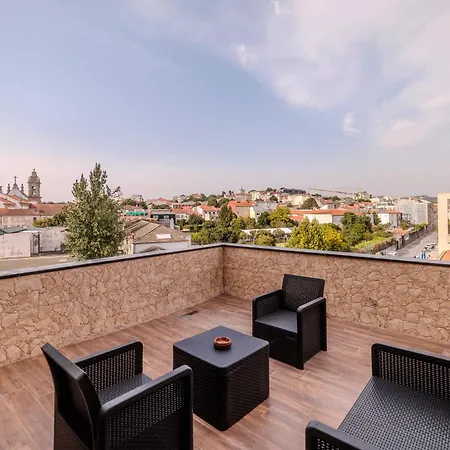 Terrace Flat By House And People * Braga