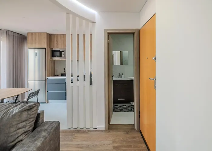 Terrace Flat By House And People Appartement