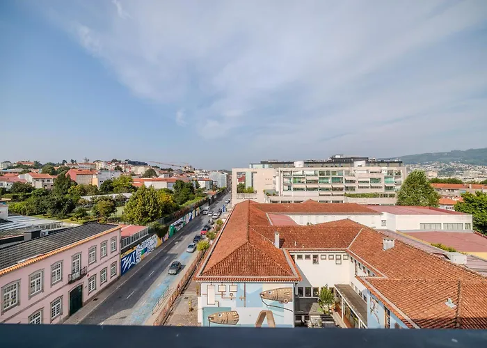 Terrace Flat By House And People Appartement