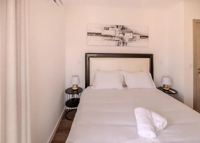 Apartament Terrace Flat By House And People